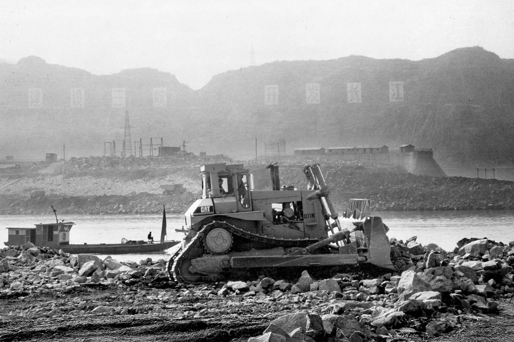 100 Năm Caterpillar: Từ Kiến Tạo "Kỳ Quan" Thủy Điện Đến Chinh Phục Mặt Trăng