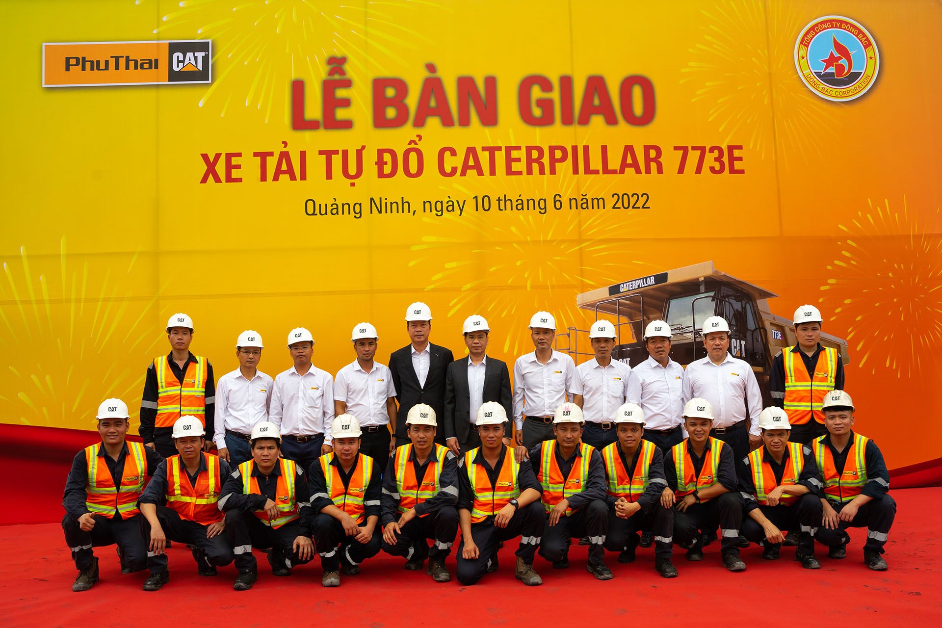 Lễ bàn giao đưa vào sử dụng thiết bị thuê hoạt động giữa Tổng công ty Đông Bắc và Phú Thái Cat