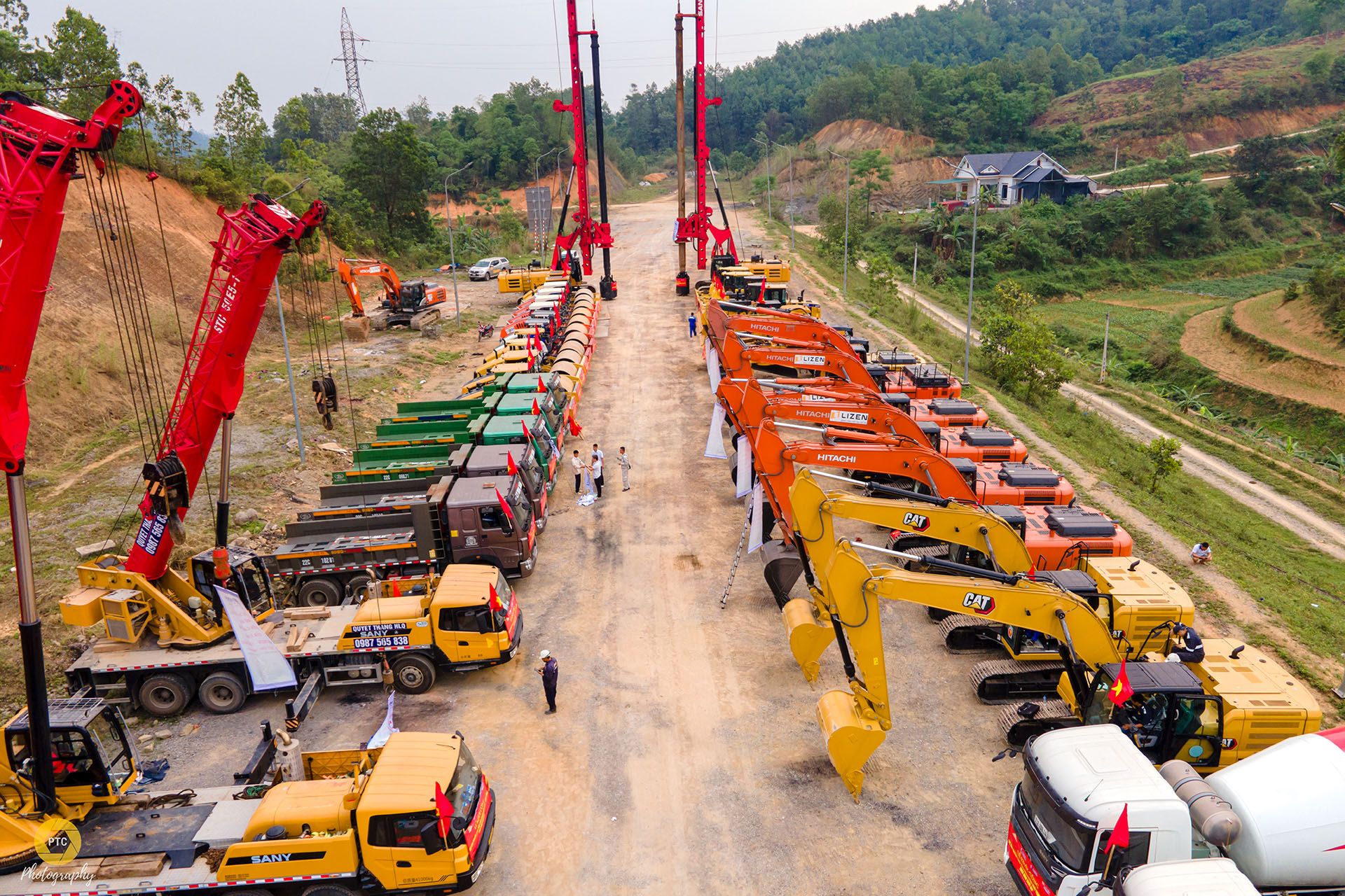 MÁY CÔNG TRÌNH CAT VÀ SEM THAM GIA LỄ KHỞI CÔNG CAO TỐC HỮU NGHỊ - CHI LĂNG