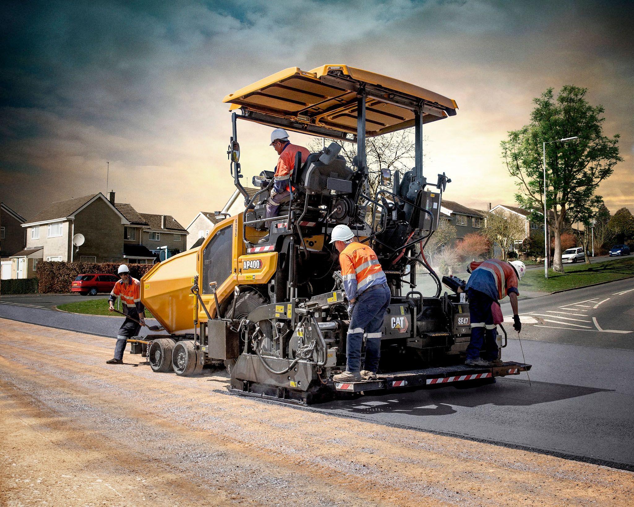 Máy Rải Nhựa Đường Cat® AP400: Giải Pháp Toàn Diện Cho Mọi Công Trình Tại Việt Nam