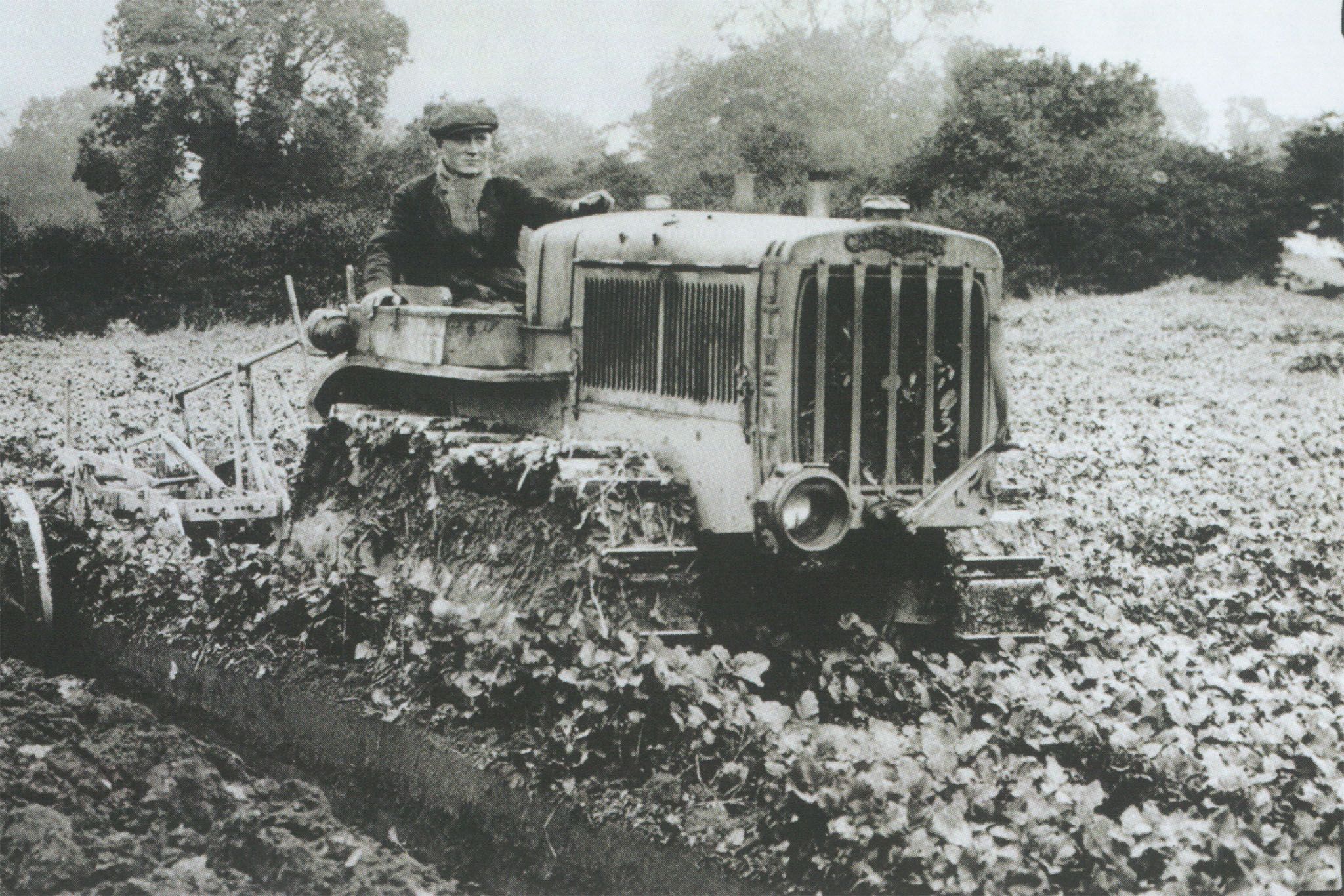 Caterpillar Twenty: Lịch Sử & Di Sản Của Chiếc Máy Ủi Đặt Nền Móng Cho Một Đế Chế