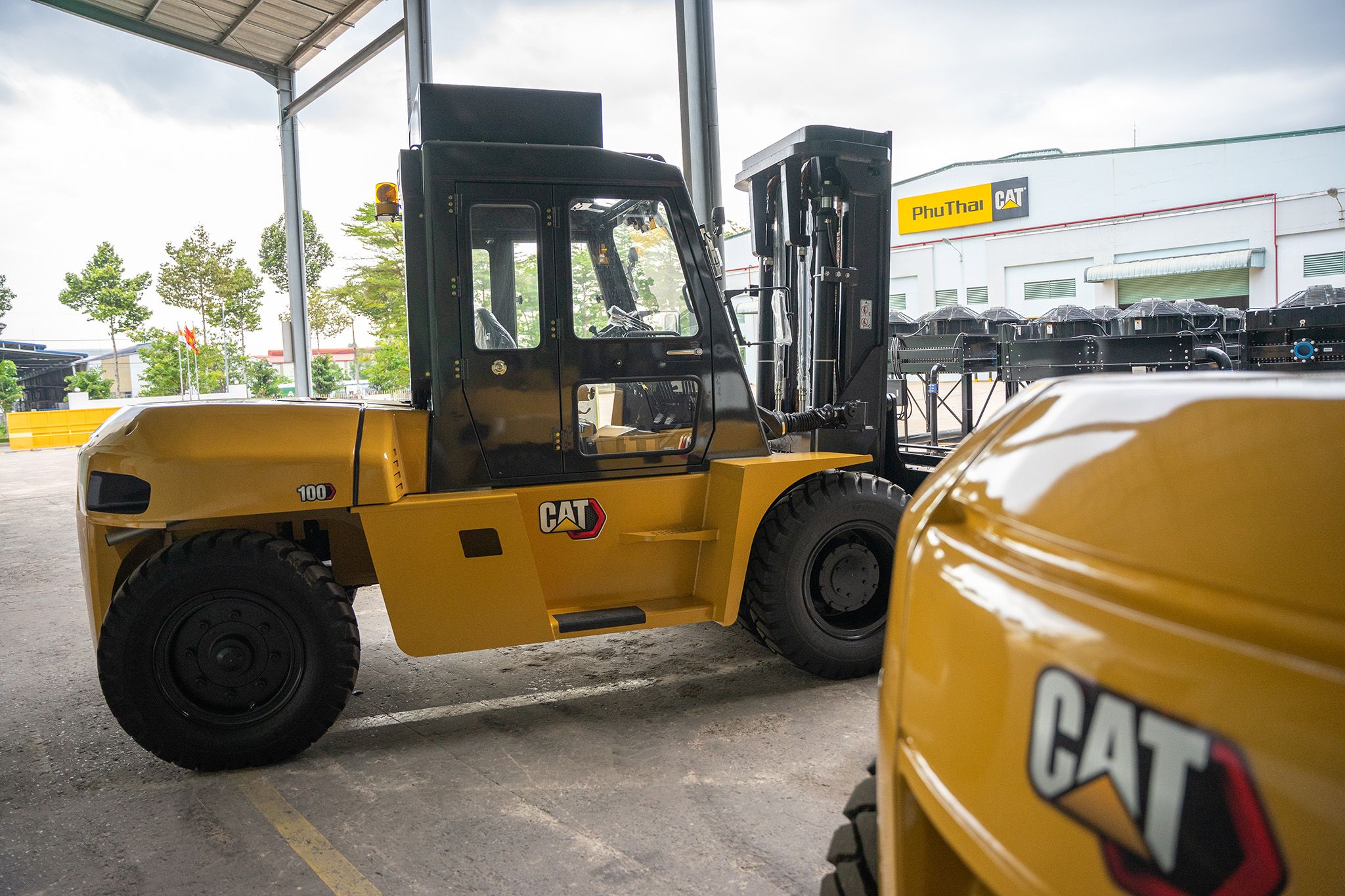 Hướng Dẫn Lựa Chọn Xe Nâng Dầu Cat®: Giải Pháp Bền Bỉ Và Tối Ưu Chi Phí 2025