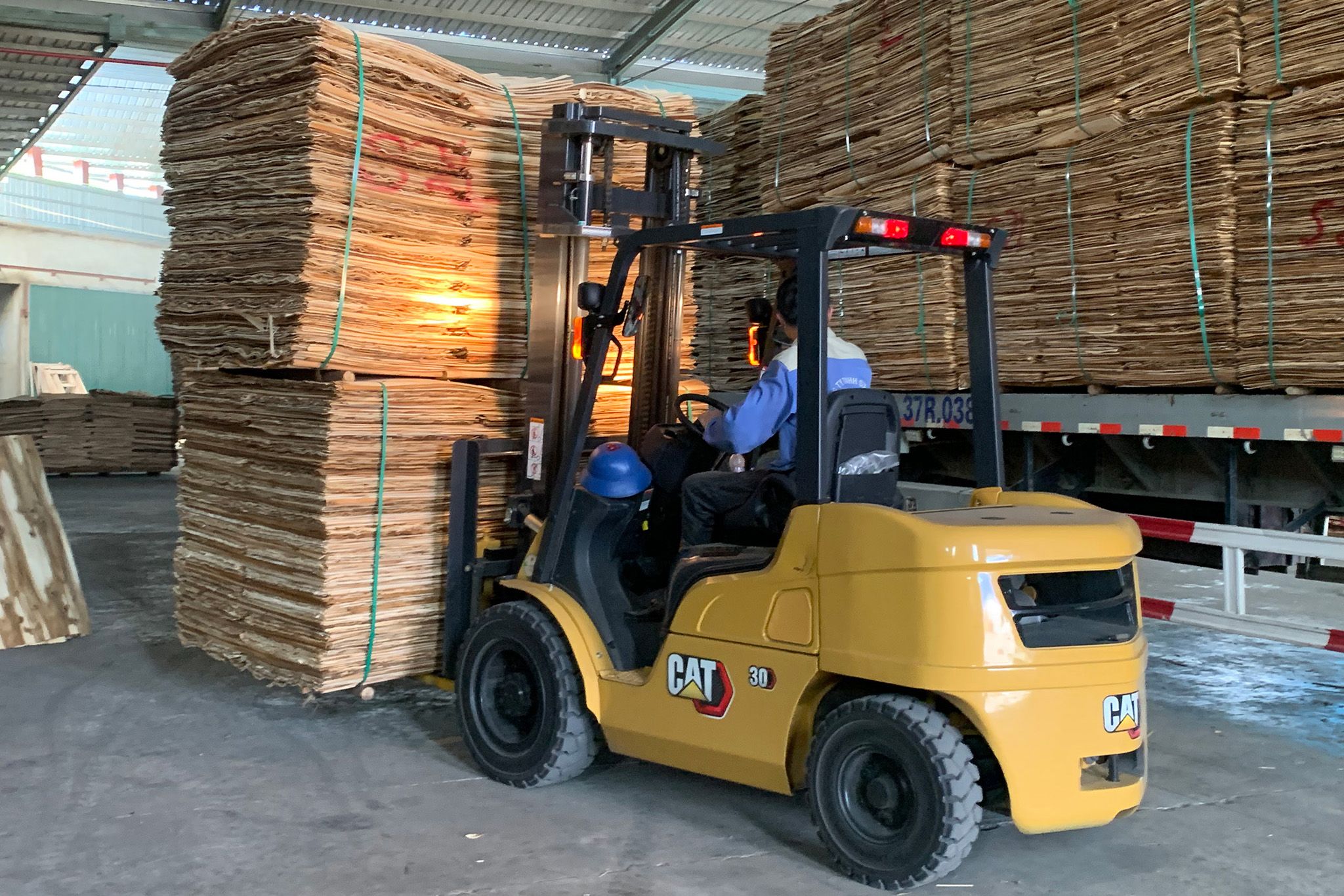 Giải Pháp Xe Nâng Ngành Gỗ Tối Ưu Cho Nhà Máy Việt Nam