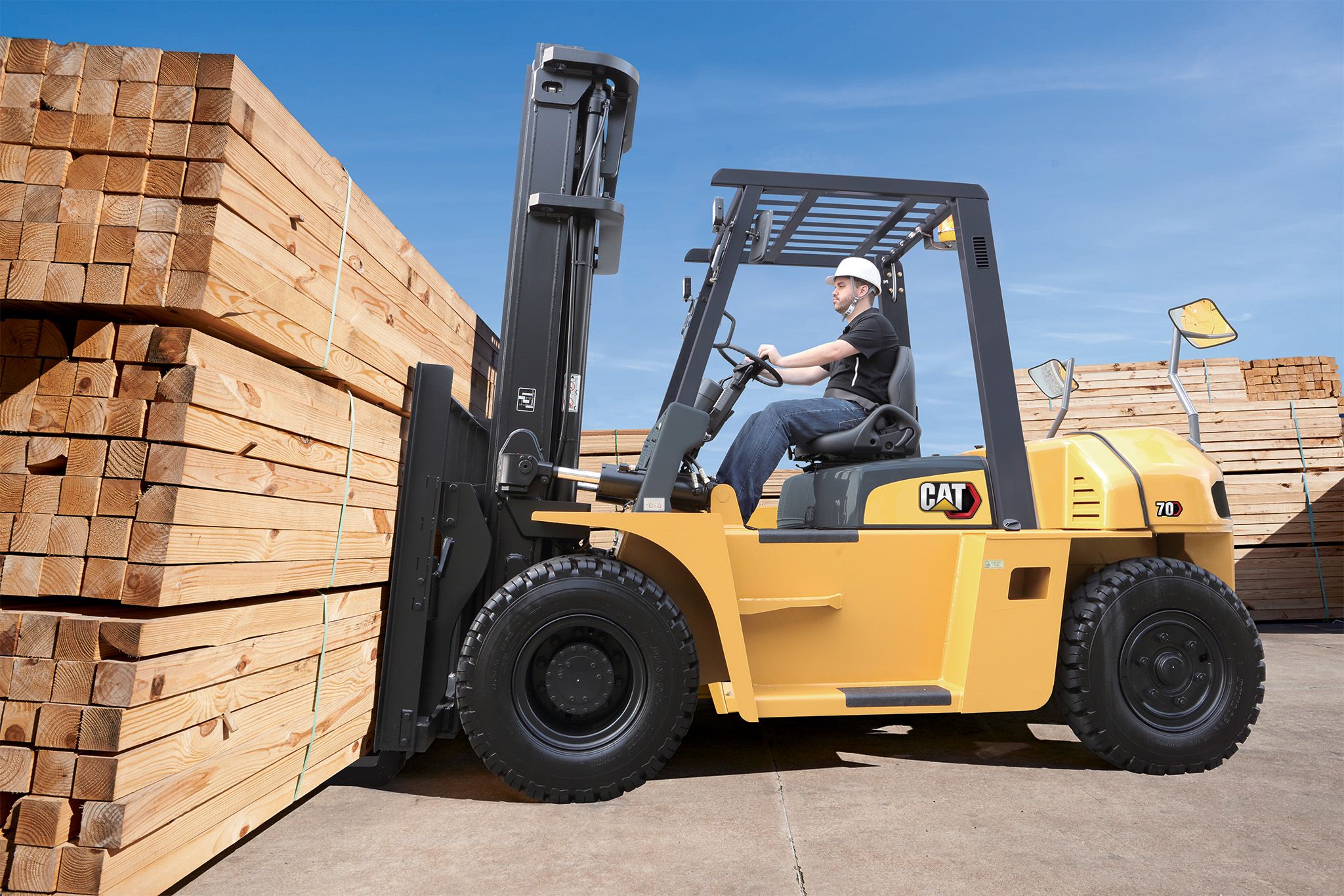 Xe nâng Động cơ đốt trong: "Hết thời" hay "Chuyển mình" trước áp lực Net Zero?