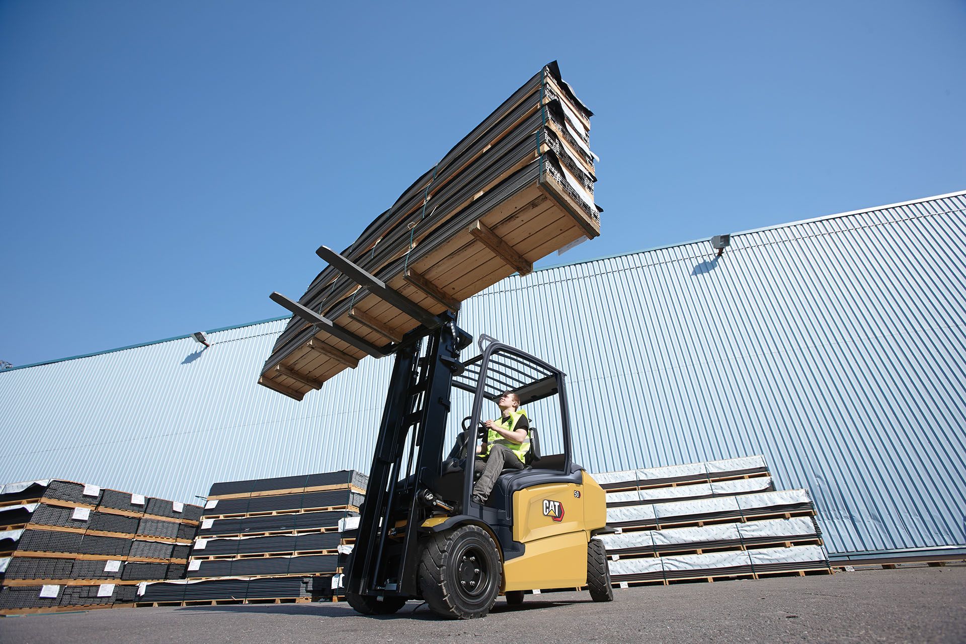 CAT® 4.0 TO 5.5 TONNE ELECTRICS CHALLENGE IC ENGINE FORKLIFTS